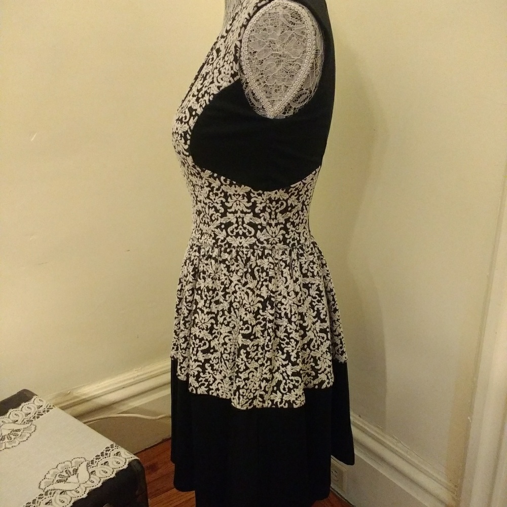Colorblock Black & Lace Pattern Dress - Picture 6 of 8